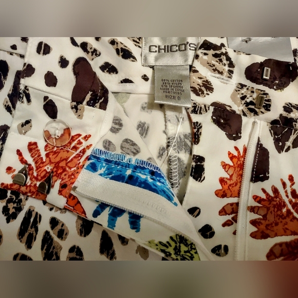 Chico's Relaxed Ladies Crop Capri pants, size 0, Spotted Floral print, NWT - Picture 13 of 15